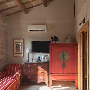 Camera economica con letto king size